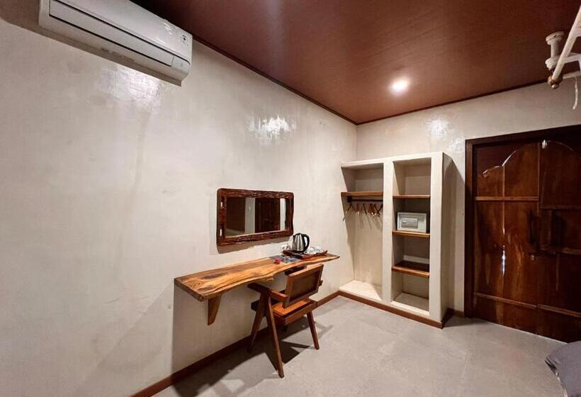 Bungalow Deluxe, Gili Lumbung Bungalow