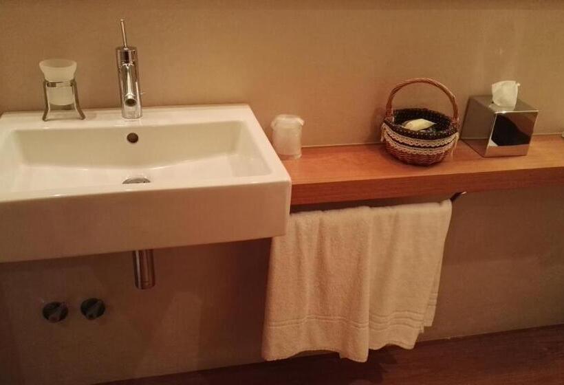 エコノミールーム, Mario's Garni