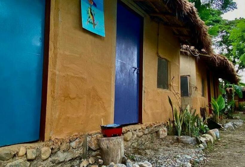 اتاق استاندارد با چشمانداز استخر, River Park Retreat