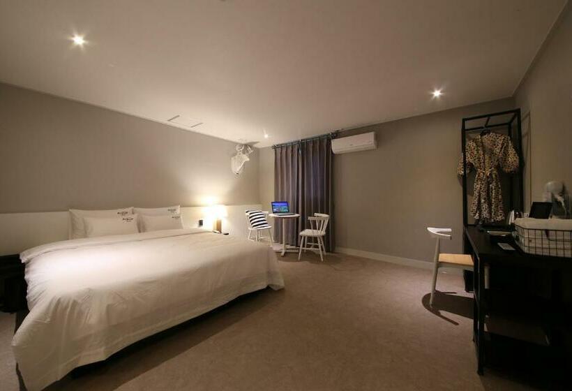 اتاق استاندارد, Gupo Station Almond