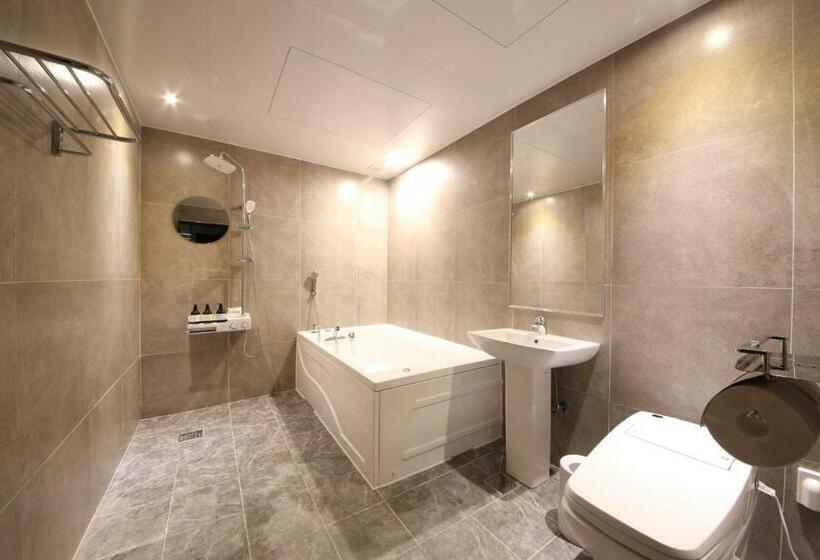 Family Suite, Gupo Station Almond