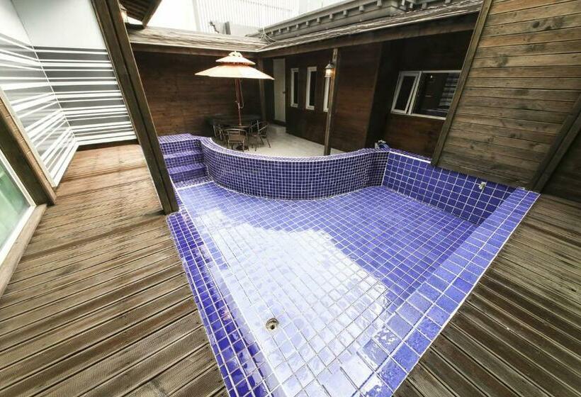 سوییت خانوادگی, Gupo Station Almond