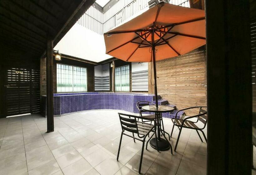 سوییت خانوادگی, Gupo Station Almond