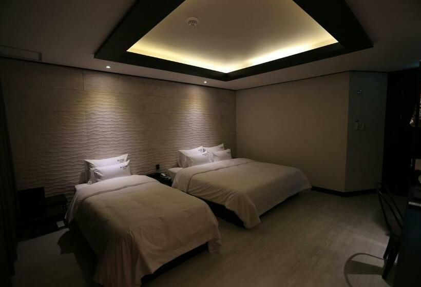 سوییت خانوادگی, Gupo Station Almond