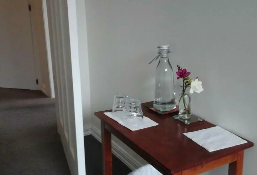 اتاق لوکس, Al And Rosies B+b