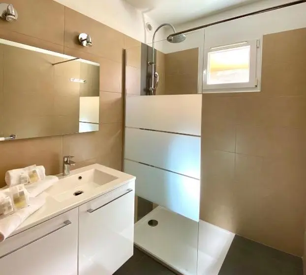 آپارتمان 1 خوابه با چشم‌انداز دریا, Calvi Appart Hôtel