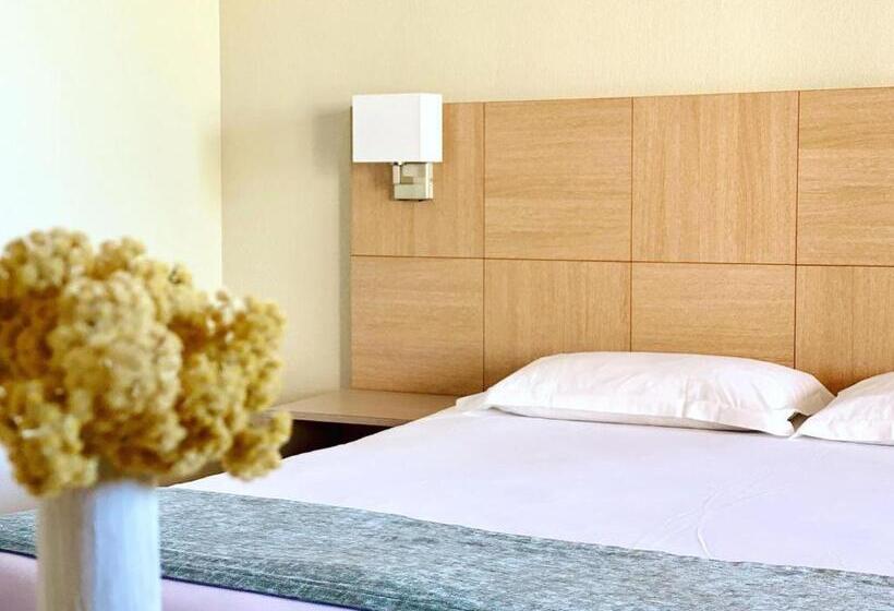 带1个卧室的带海景的公寓, Calvi Appart Hôtel