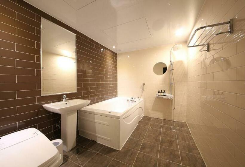 اتاق لوکس, Gupo Station Almond