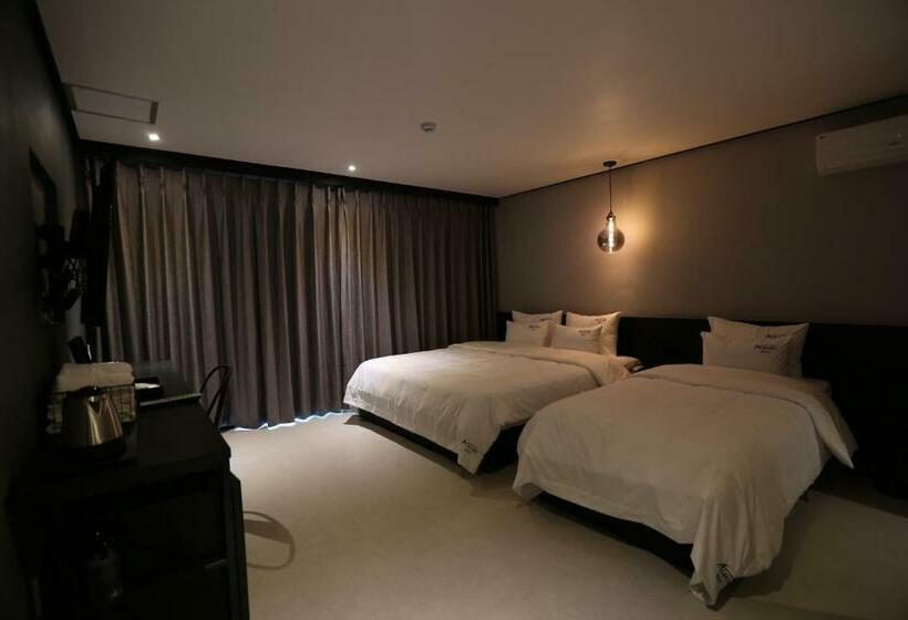 سوییت خانوادگی, Gupo Station Almond