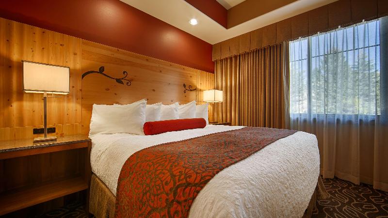 اتاق لوکس, Gupo Station Almond