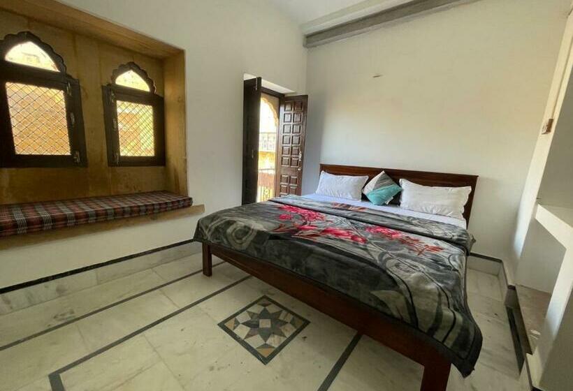 디럭스 룸, Sallu Safari