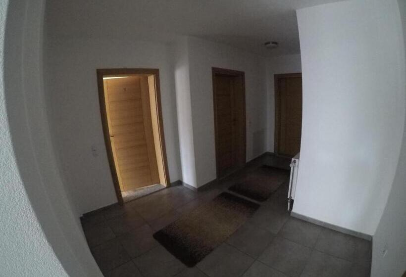 اتاق خانوادگی, Venisi