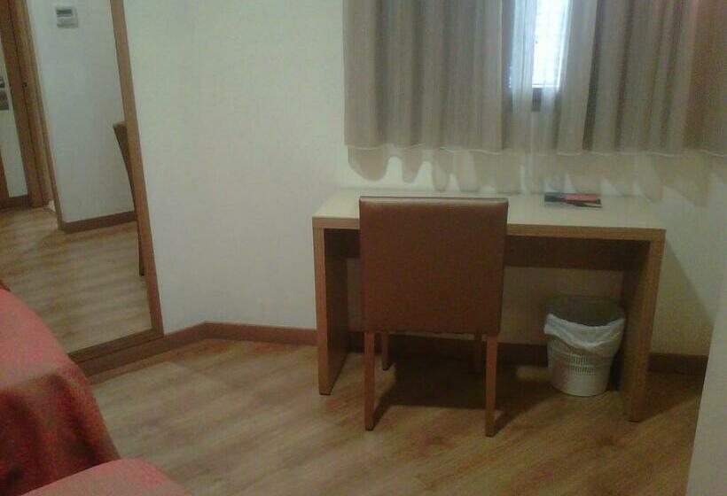 Номер Стандарт, Hostal Rambla