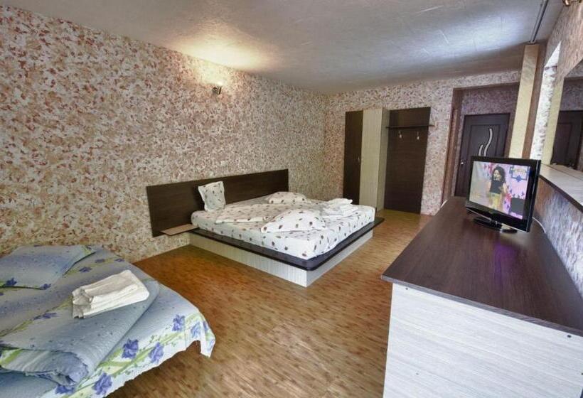 غرفة قياسية رباعية, Pension President