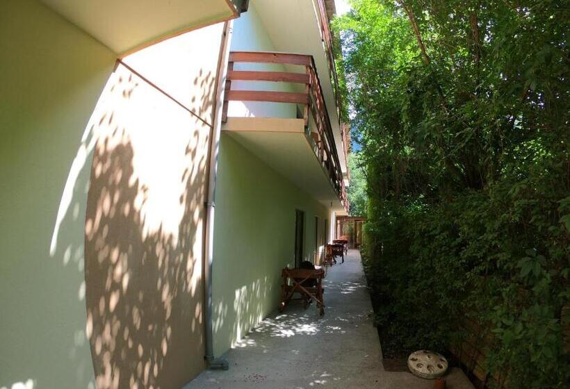 غرفة قياسية رباعية, Pension President