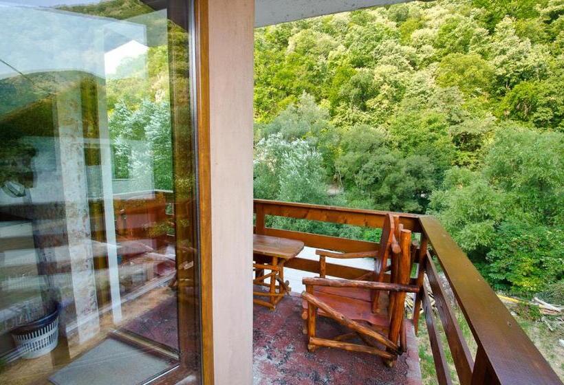 غرفة قياسية رباعية, Pension President