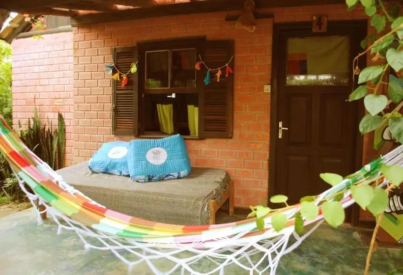 بانگلوی استاندارد, Praia Do Rosa Hostel