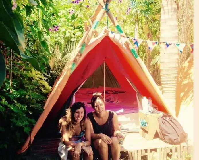چادر با خدمات رفاهی استاندارد, Praia Do Rosa Hostel