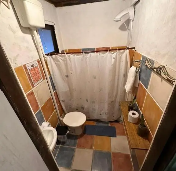 اتاق ساده سه‌ نفره, Praia Do Rosa Hostel