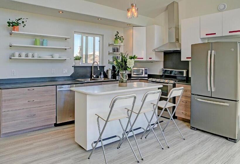 جناح, The Vue B&b