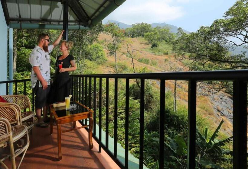 Cameră Standard cu Vedere la Munte, Eagle Mountain Resort Munnar