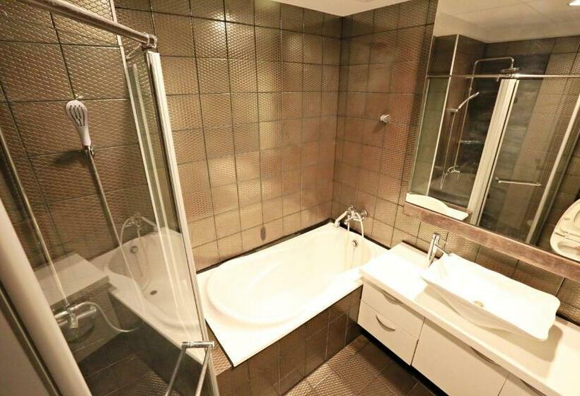 اتاق استاندارد با چشم‌انداز کوهستان, 墾丁ho Huan B & B