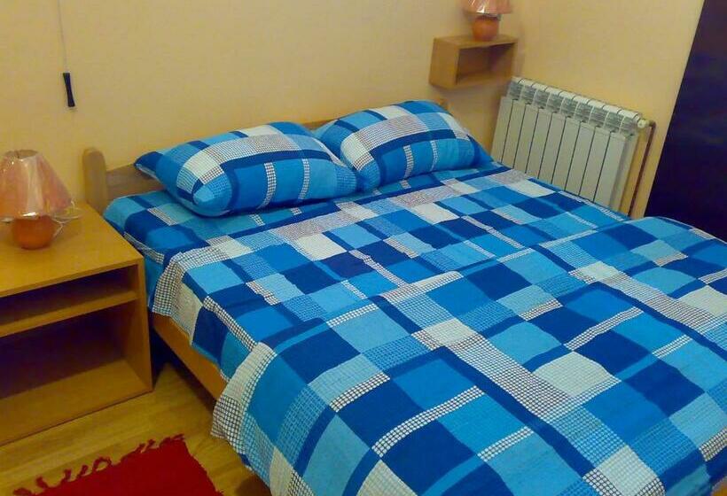 اتاق استاندارد با سرویس بهداشتی مشترک, Hostel M