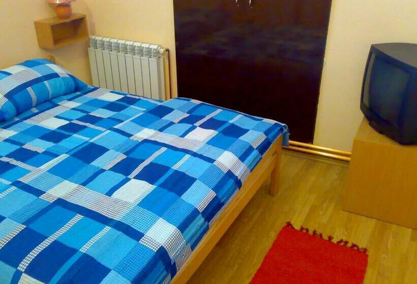 اتاق استاندارد با سرویس بهداشتی مشترک, Hostel M