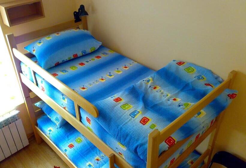 اتاق استاندارد سه تخته با سرویس بهداشتی مشترک, Hostel M