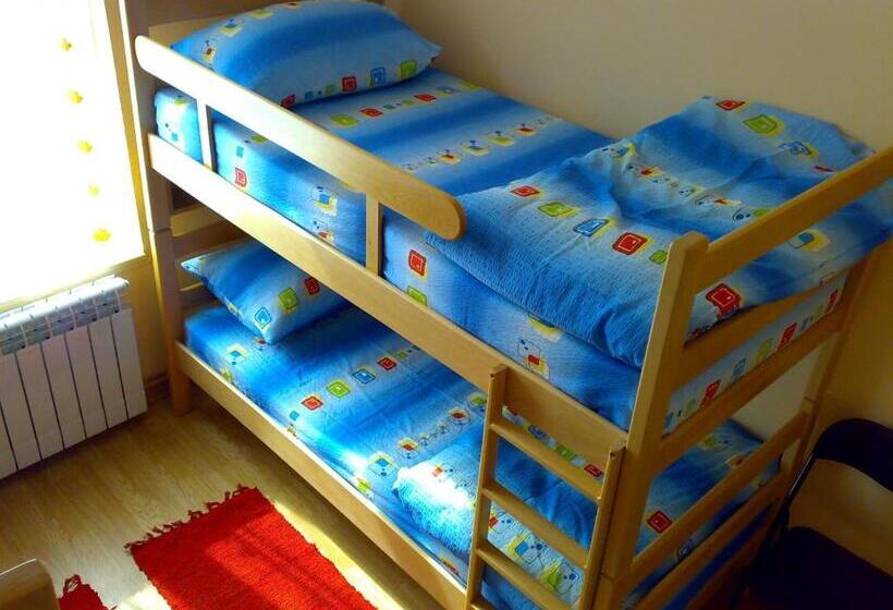 اتاق استاندارد سه تخته با سرویس بهداشتی مشترک, Hostel M