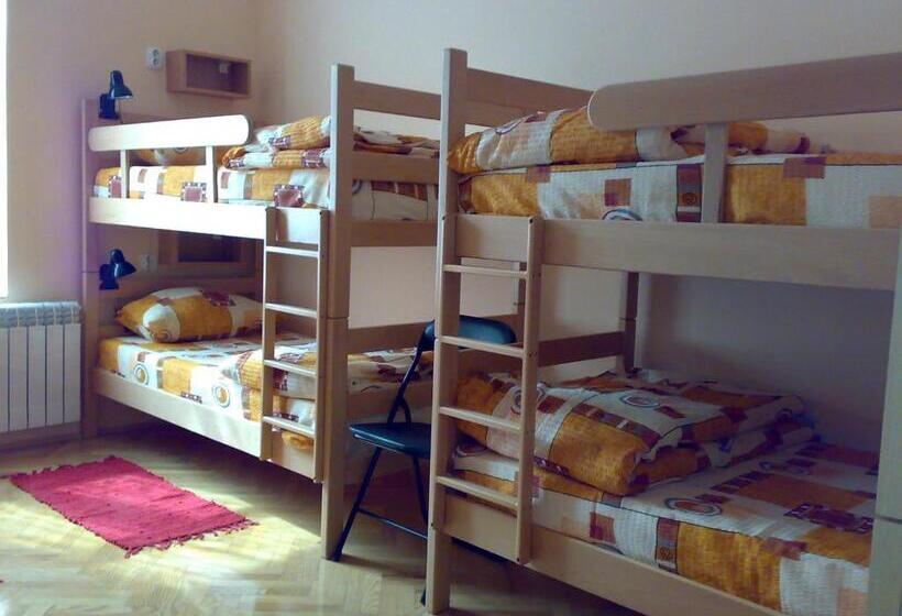 تختخواب در اتاق مشترک, Hostel M