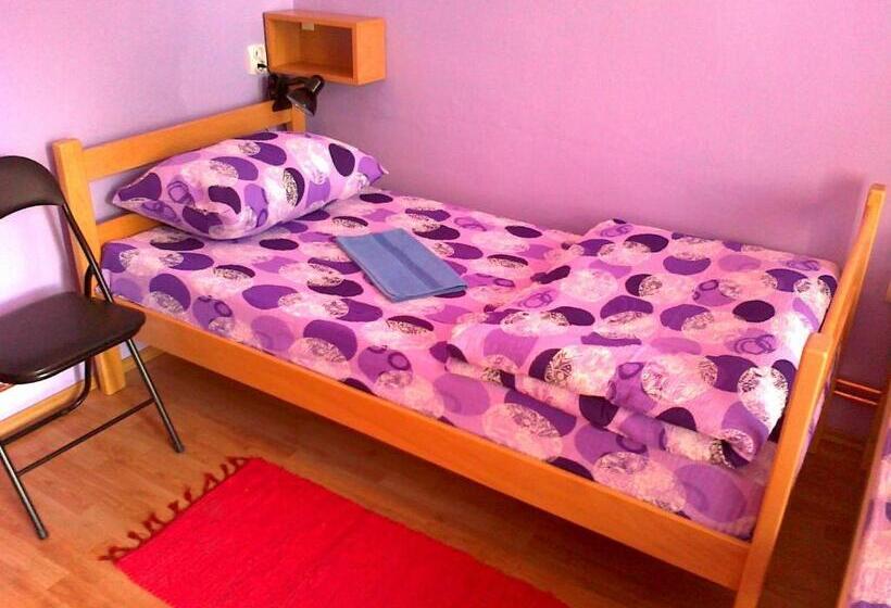 استودیو استاندارد با تراس, Hostel M