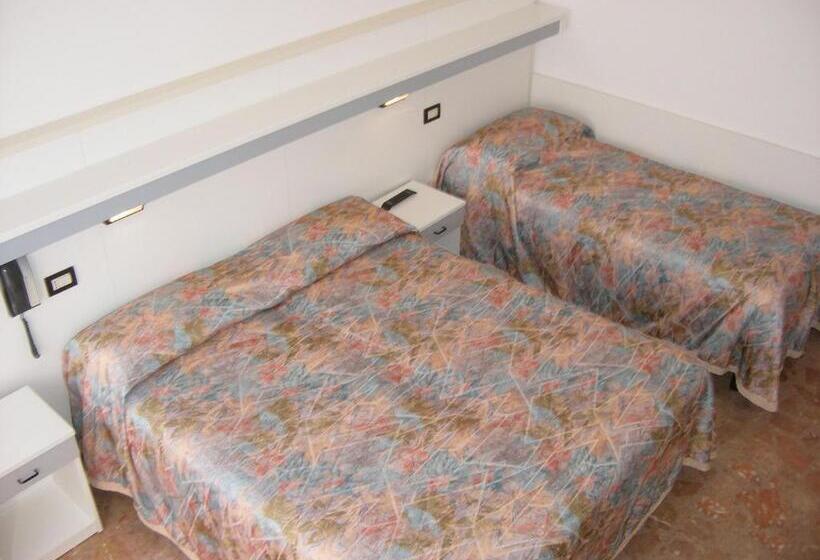 标准三人间, Belvedere