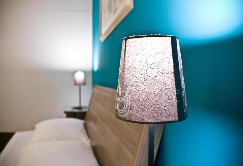 غرفة قياسية ثلاثية, Metropolis B&b