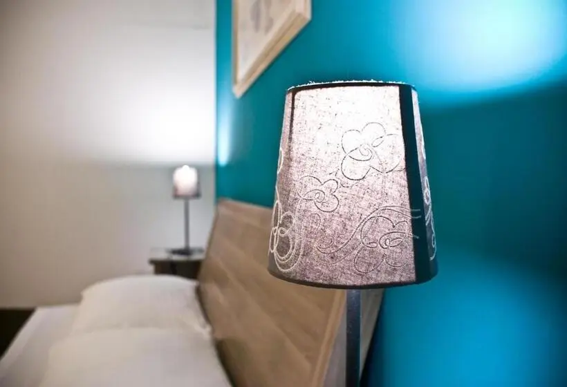 Pokój Standard Trzyosobowy, Metropolis B&b