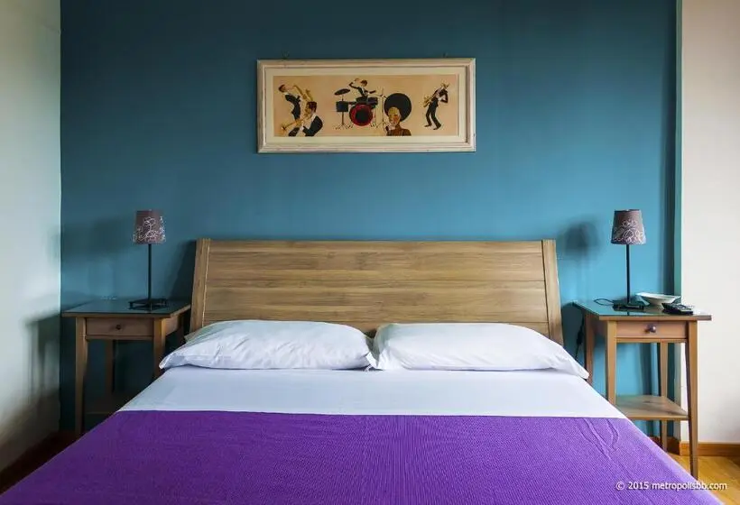 Pokój Standard Trzyosobowy, Metropolis B&b