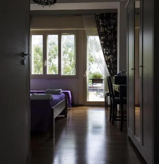 Pokój Standard Trzyosobowy, Metropolis B&b