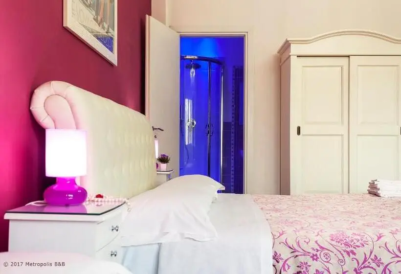Pokój Czteroosobowy Standard, Metropolis B&b