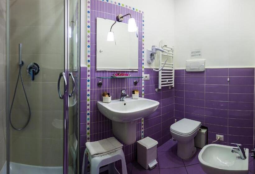 غرفة قياسية رباعية, Metropolis B&b