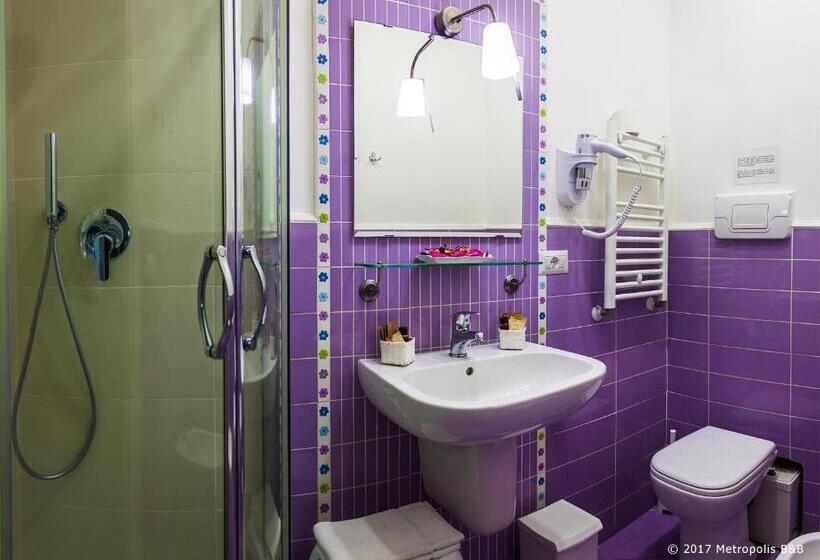 غرفة قياسية رباعية, Metropolis B&b