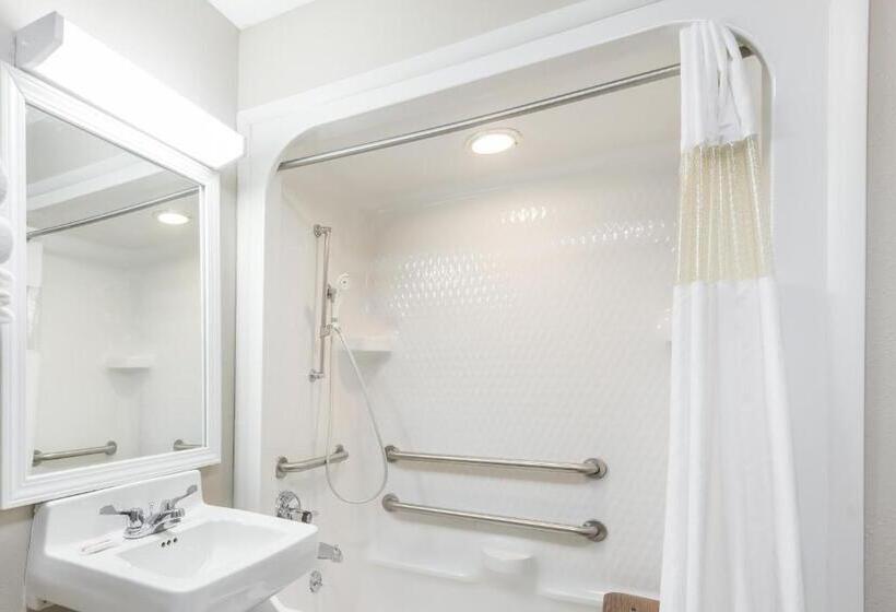 장애인을 위한 스탠다드 룸, Baymont By Wyndham Cambridge