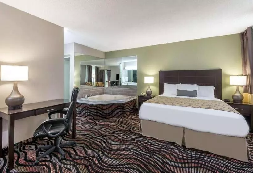 キングサイズベッドのデラックススイート, Baymont By Wyndham Cambridge