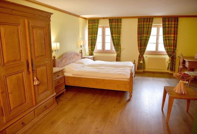 غرفة ديلوكس, De Ville