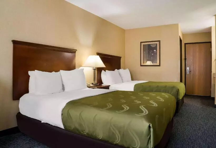 ２ダブルベッドのスタンダードルーム, Quality Inn Grand Blanc   Flint South