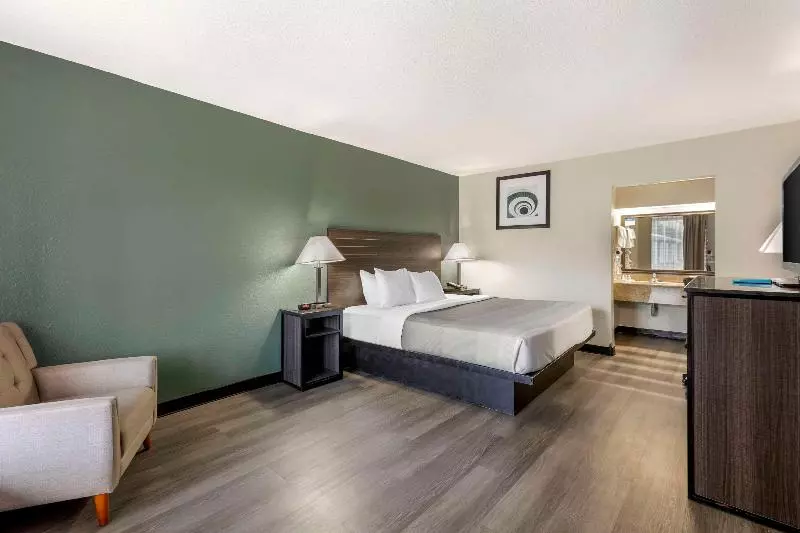 身障者適用キングサイズベッドルーム, Quality Inn & Suites