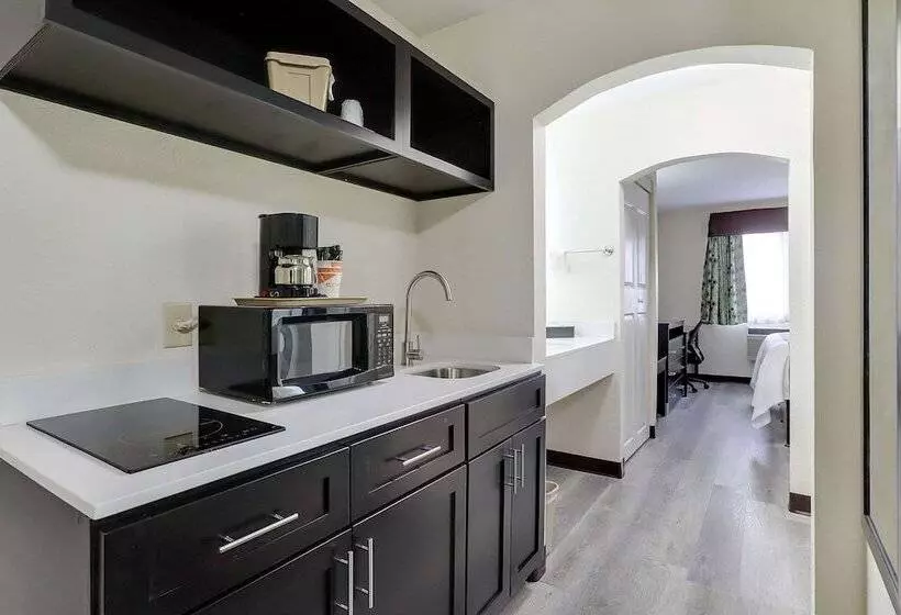 سوییت, Quality Suites Albuquerque Airport