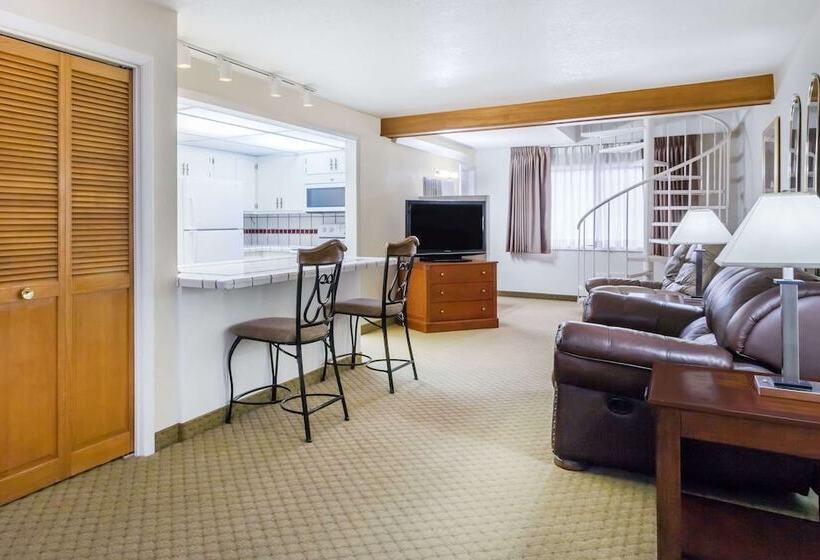 جناح عائلي, Ramada By Wyndham Ely