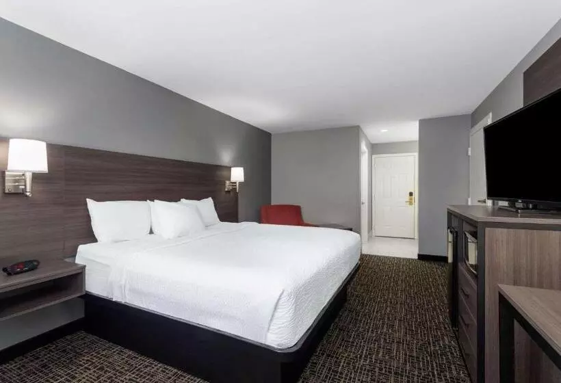 キングサイズベッドのスタンダードルーム, Ramada By Wyndham Sellersburg/louisville North