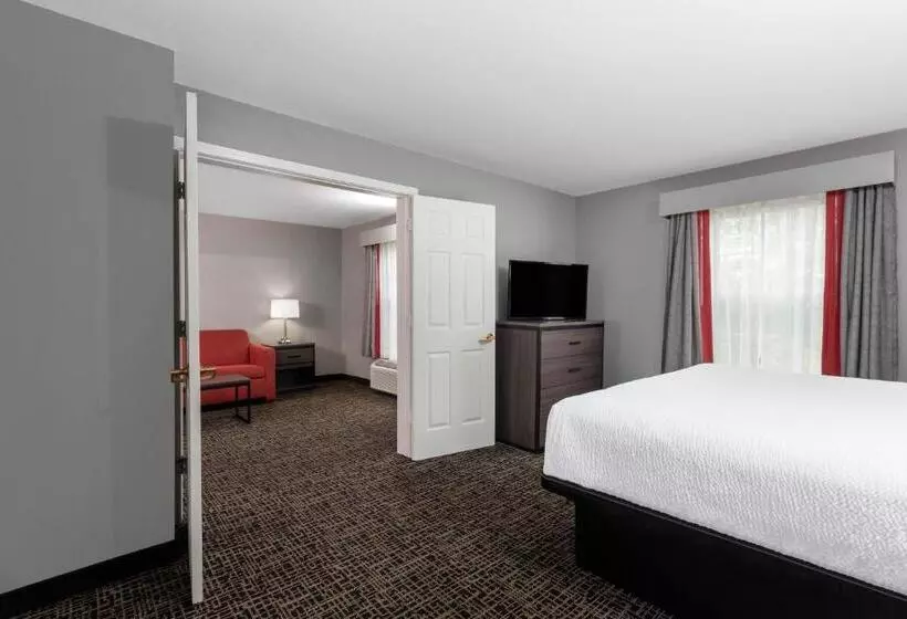 スーペリアースイート, Ramada By Wyndham Sellersburg/louisville North