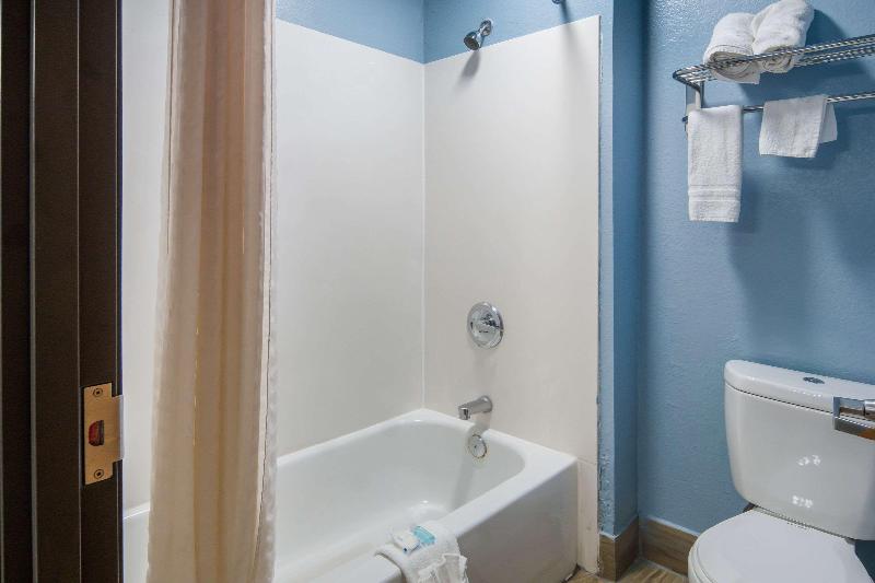 غرفة قياسية سرير كينج, Rodeway Inn Carrollton I 35e